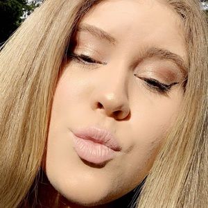 Meet your Posher, Izzy